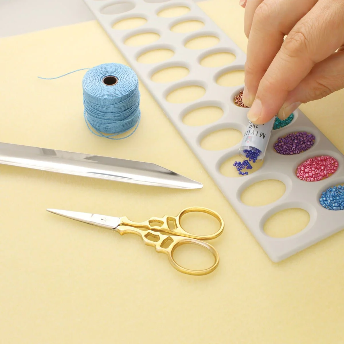 24-Hole Bead Sorter & Bead Mat Set – Perfect for Beading Projects - Image 4