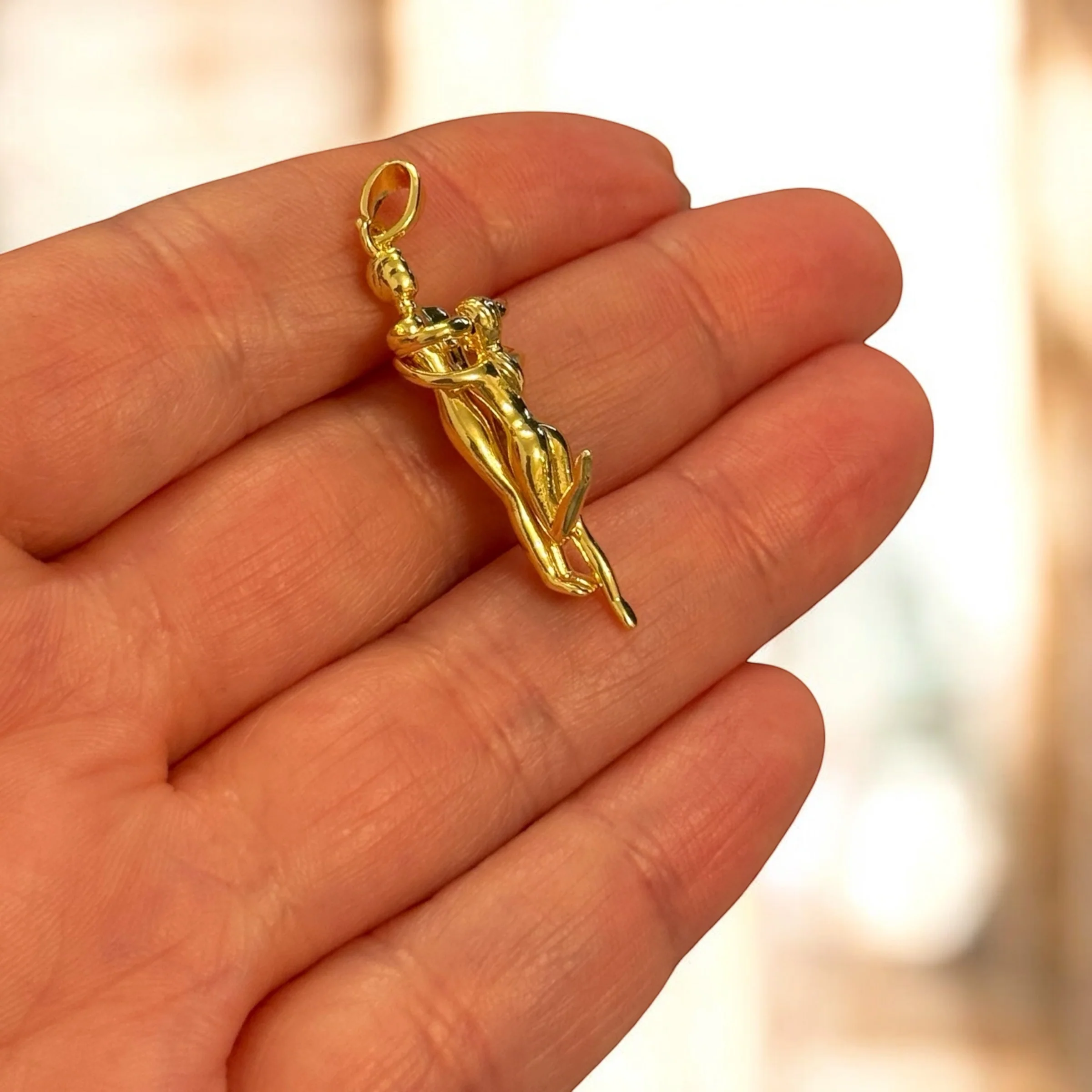 24K Gold Plated Embracing Lovers Pendant – Eternal Love Couple Charm, Romantic Wedding & Valentine’s Jewellery