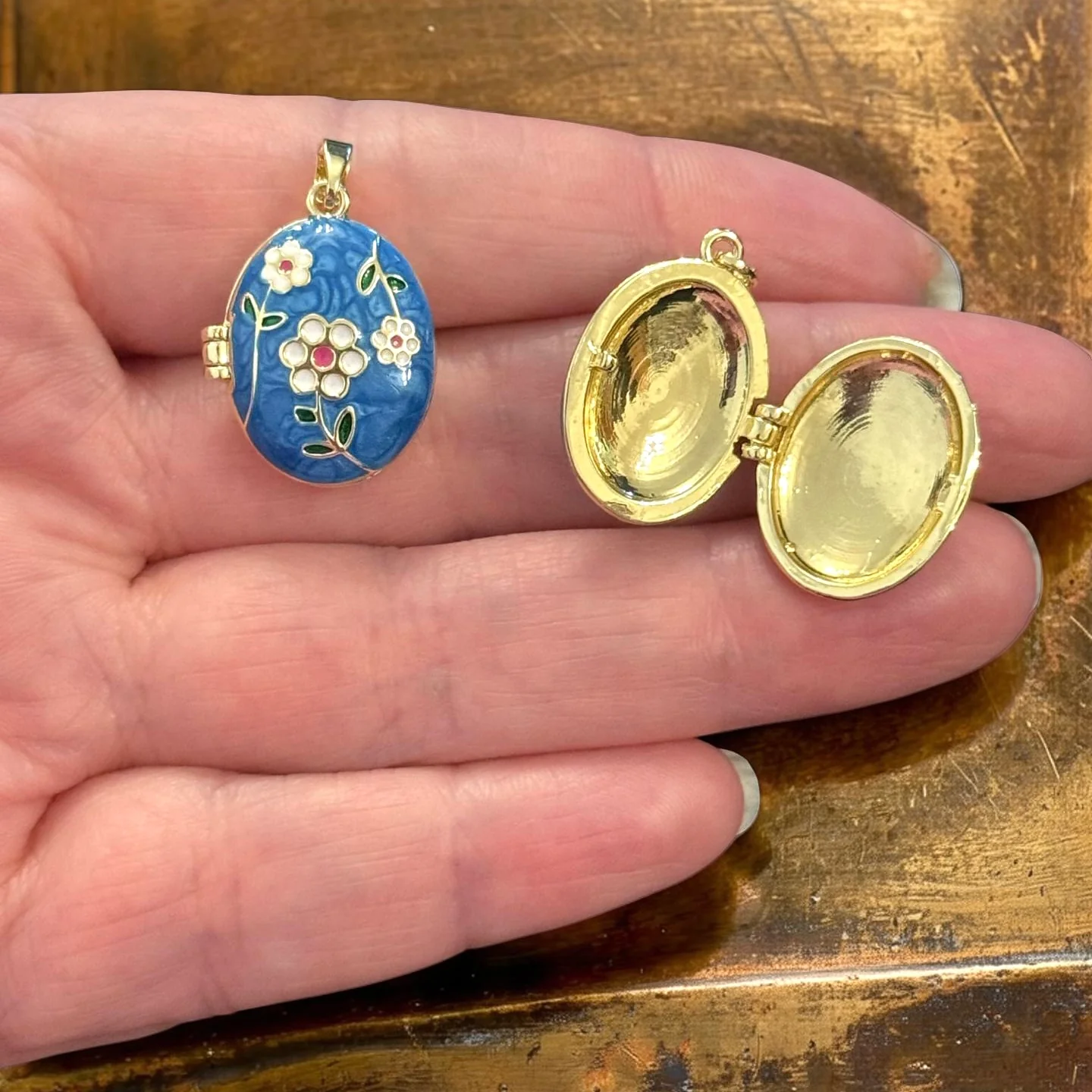 24Kt Gold Plated Blue Enamel Floral Oval Locket Pendant