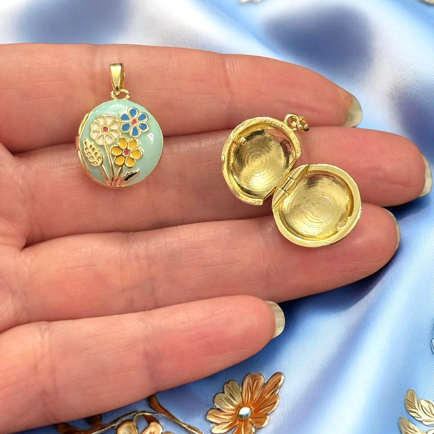 24Kt Gold Plated Mint Enamel Floral Round Locket Pendant
