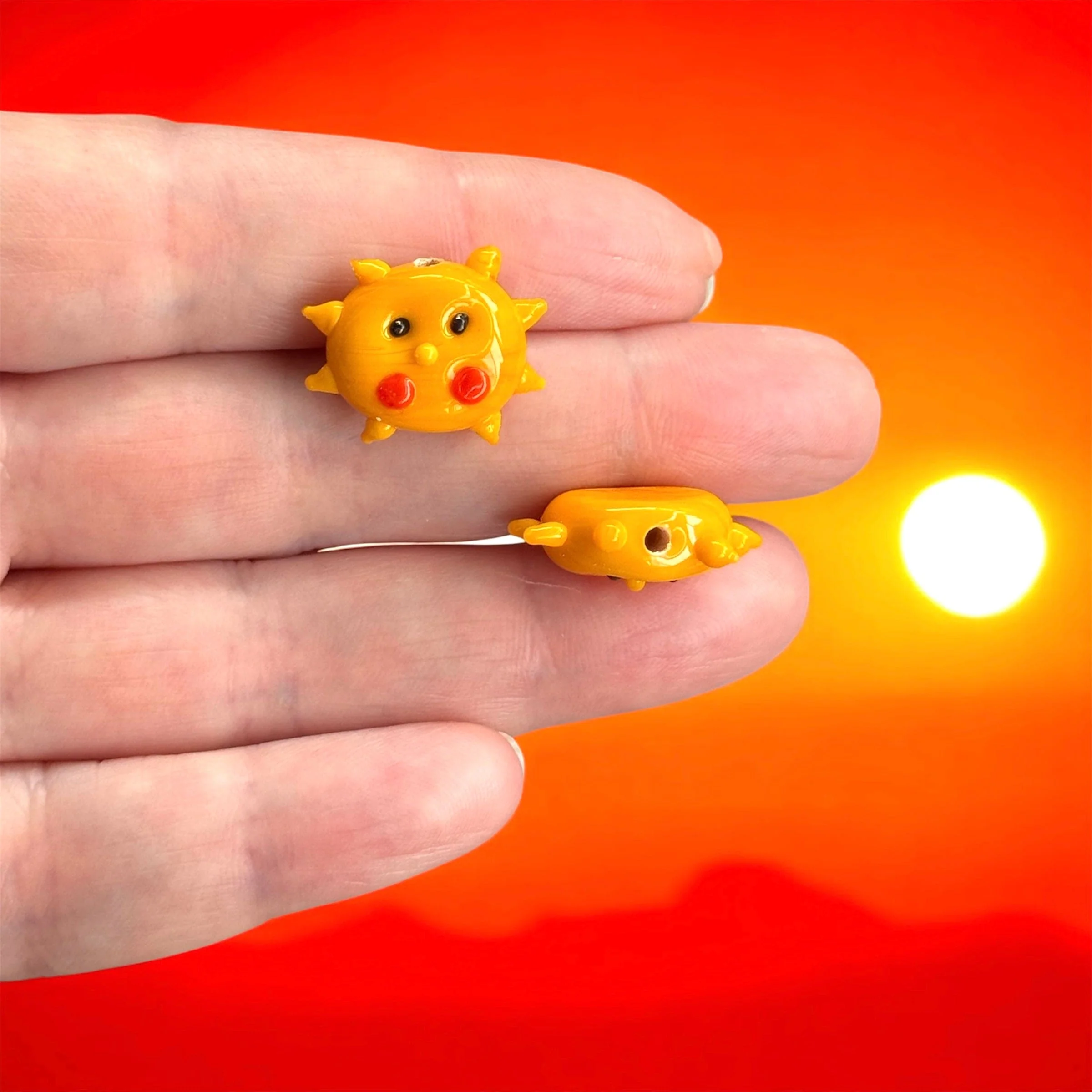 Cheeky Sunshine Face – Murano Glass Sun Charm with Blush, 15x19mm