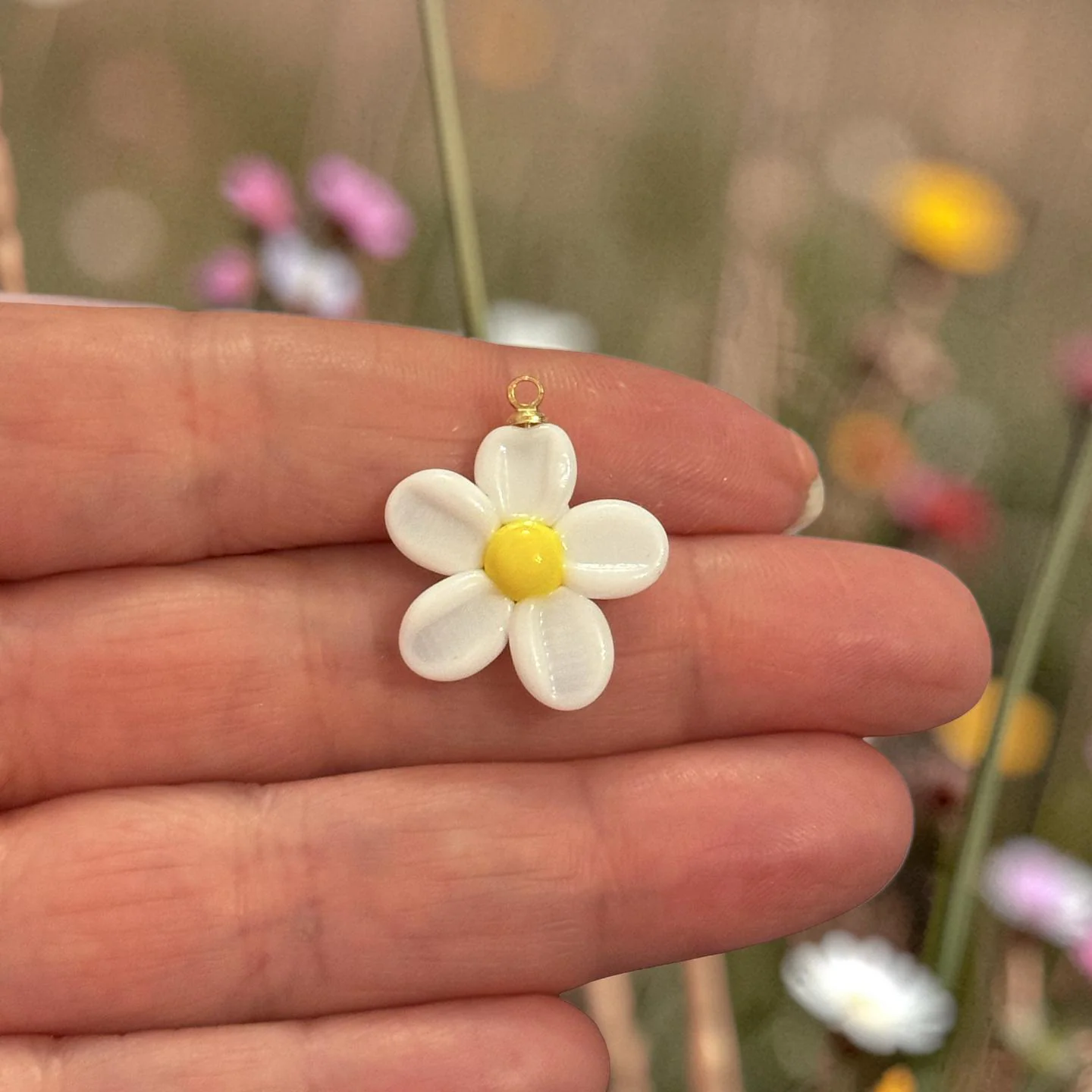 Hand Made Murano Glass Daisy Charm With 24Kt Gold Plated Pin